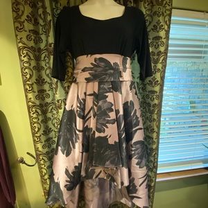 Stunning cocktail dress.R&M Richards